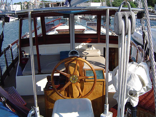 Segelyacht-mit-Skipper-Boot-Exterior-06