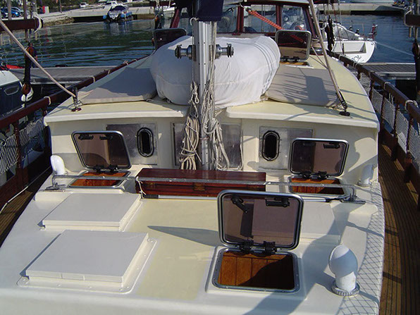 Segelyacht-mit-Skipper-Boot-Exterior-08