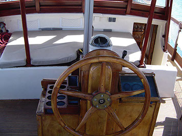 Segelyacht-mit-Skipper-Boot-Exterior-11