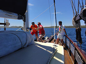 Segelyacht-mit-Skipper-Menschen-02