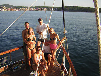 Segelyacht-mit-Skipper-Menschen-08